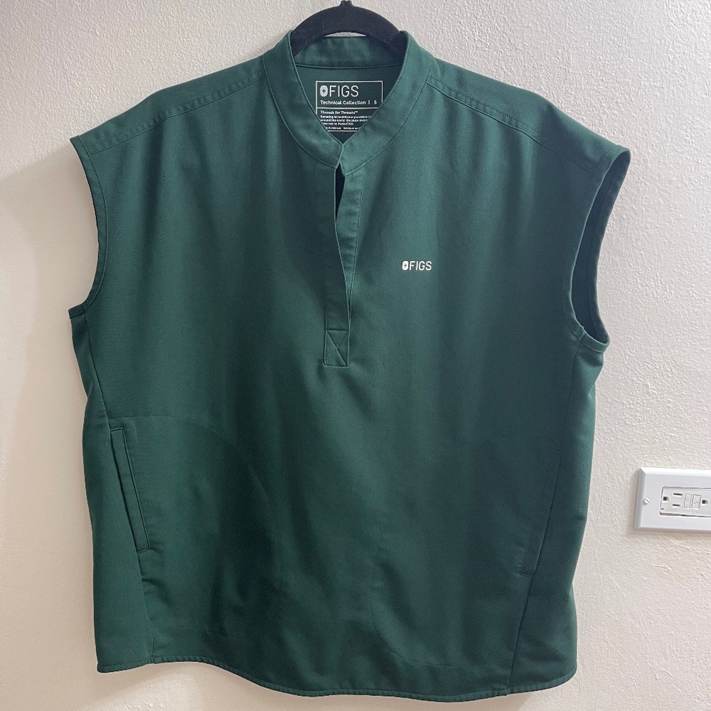 Figs Scrubs: Green Rafaela Top & Yola Skinny Pant HW (Top: S | Pants: MP)